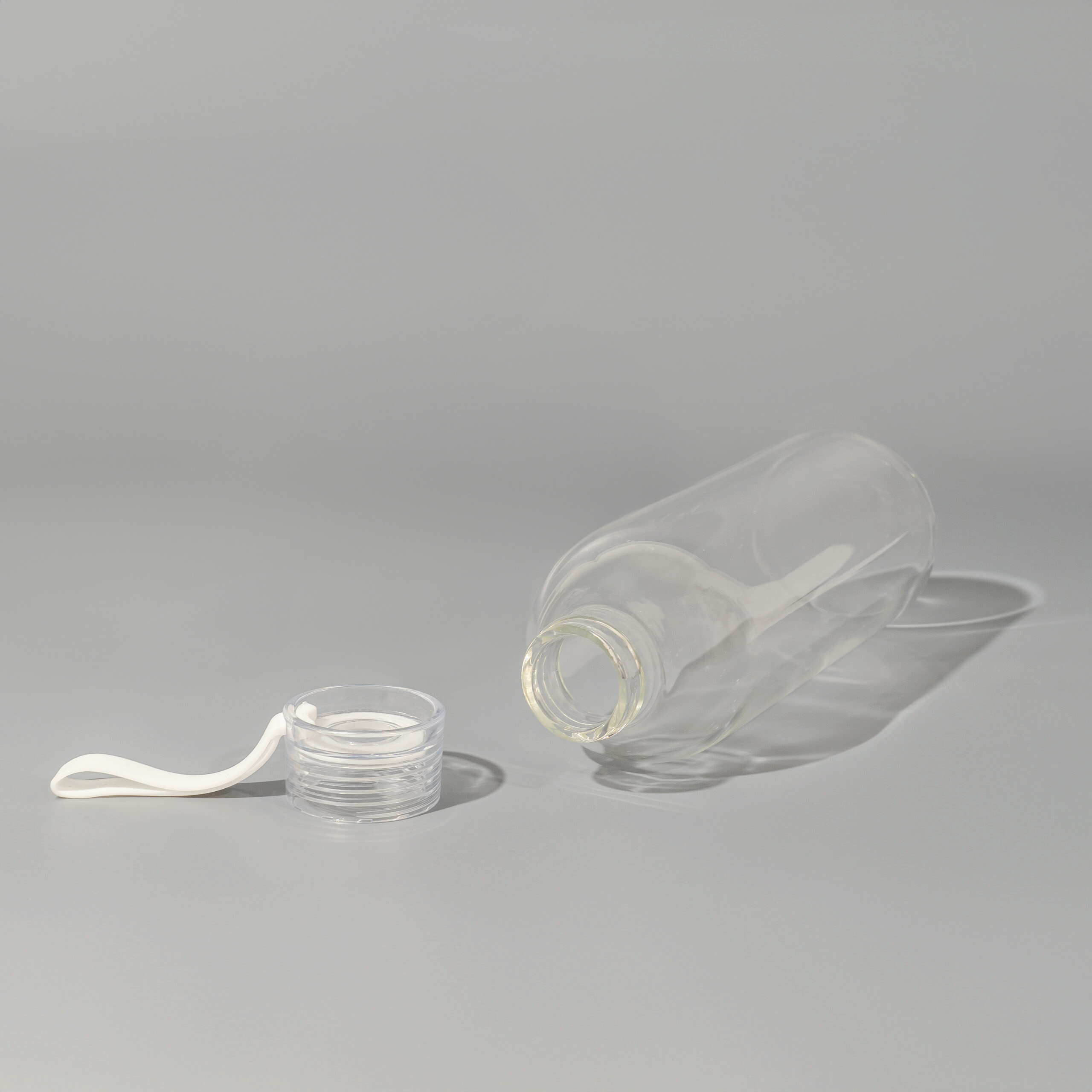 Crystal 750ml Borosilicate Glass Bottle - Image 3