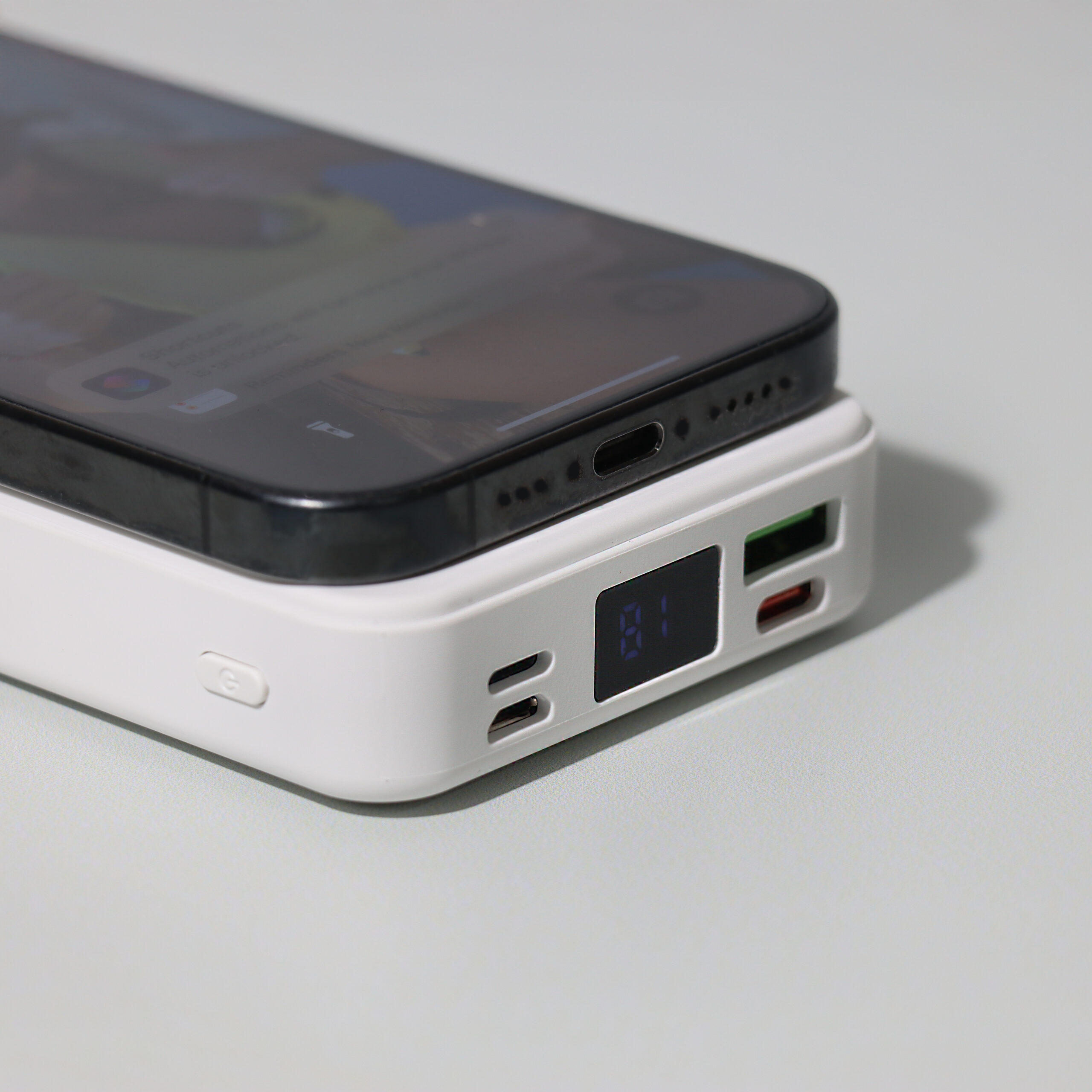 Turbo 5000mAh Wireless Charging Power Bank - Image 5