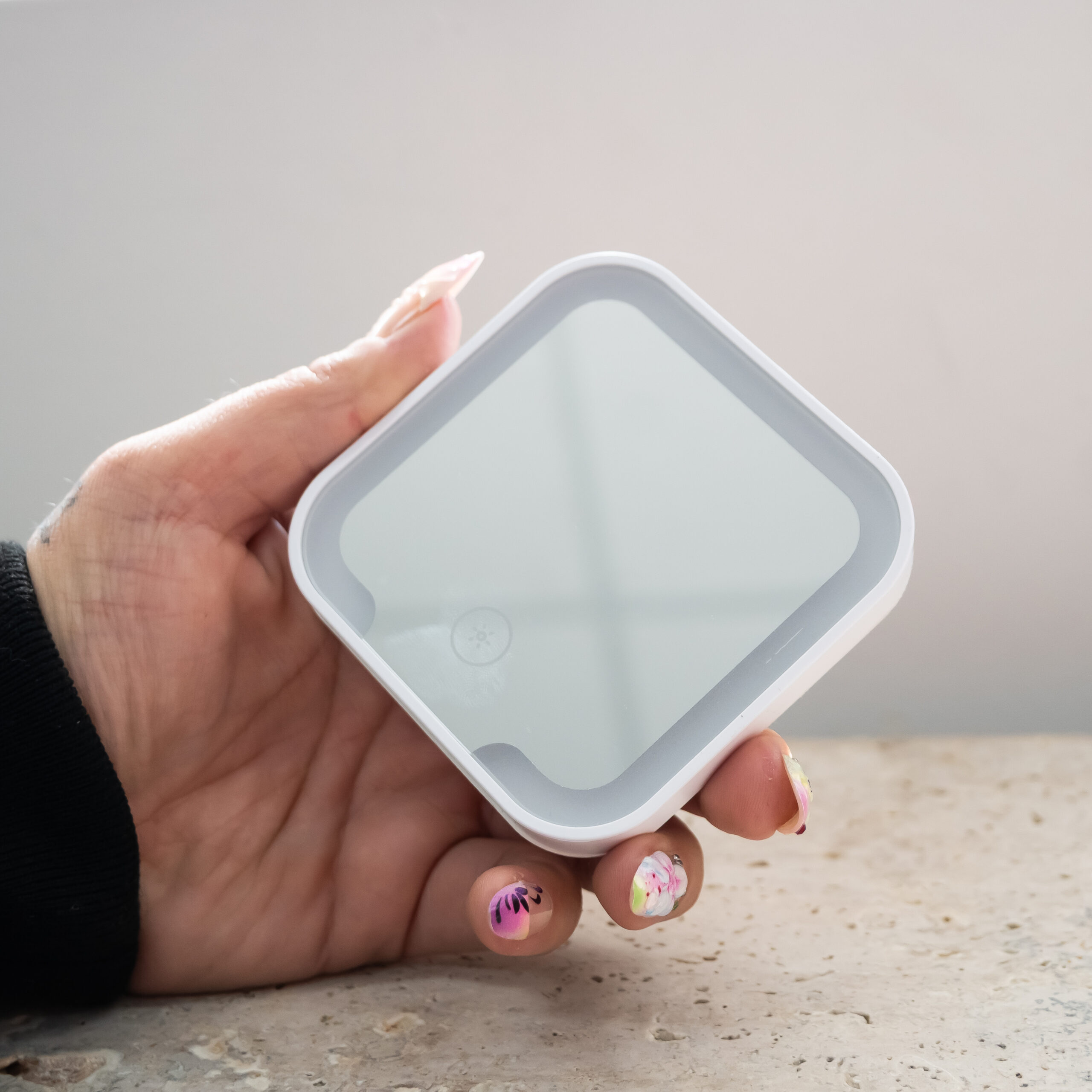 Glow Compact Mirror with LED - Image 4